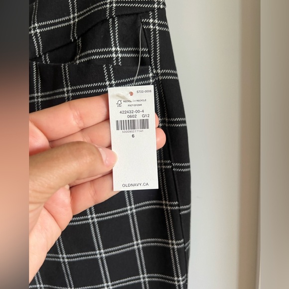 Old Navy's Navy High-Waisted Windowpane-Plaid Pixie Skinny Ankle Pants - Size 6 - Picture 5 of 7